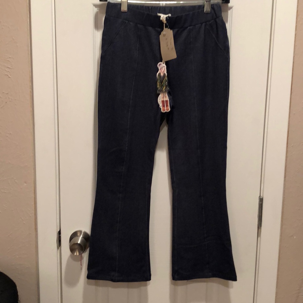 Women’s pull on Capri pants